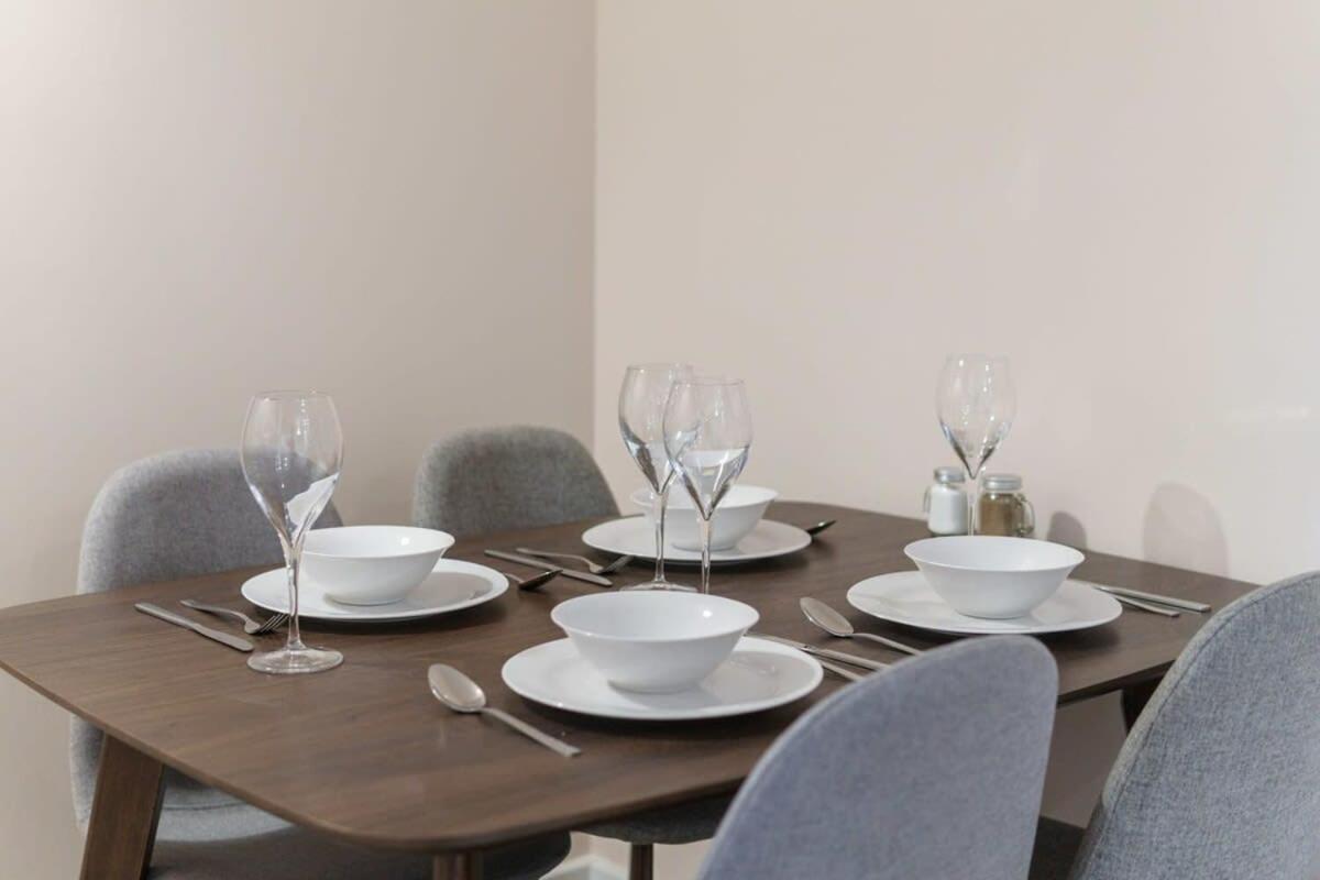 Bright 2 Bed Apartment Manchester - Sleeps 4 Exterior photo