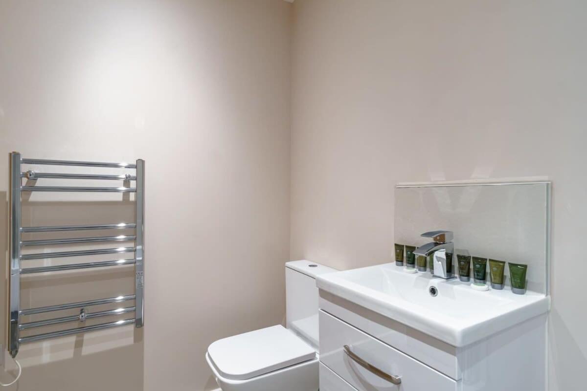 Bright 2 Bed Apartment Manchester - Sleeps 4 Exterior photo